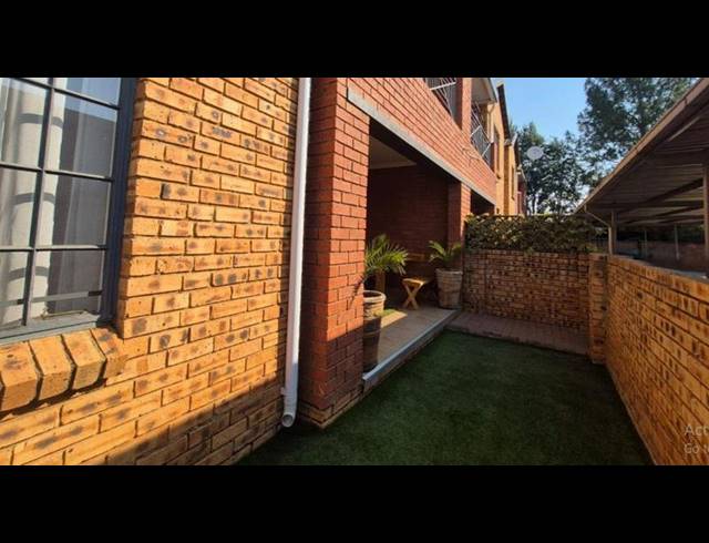 2 BEDROOM TOWNHOUSE FOR SALE IN GOLF PARK